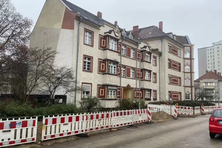 Mehrfamilienh&auml;user pr&auml;gen das Stra&szlig;enbild.