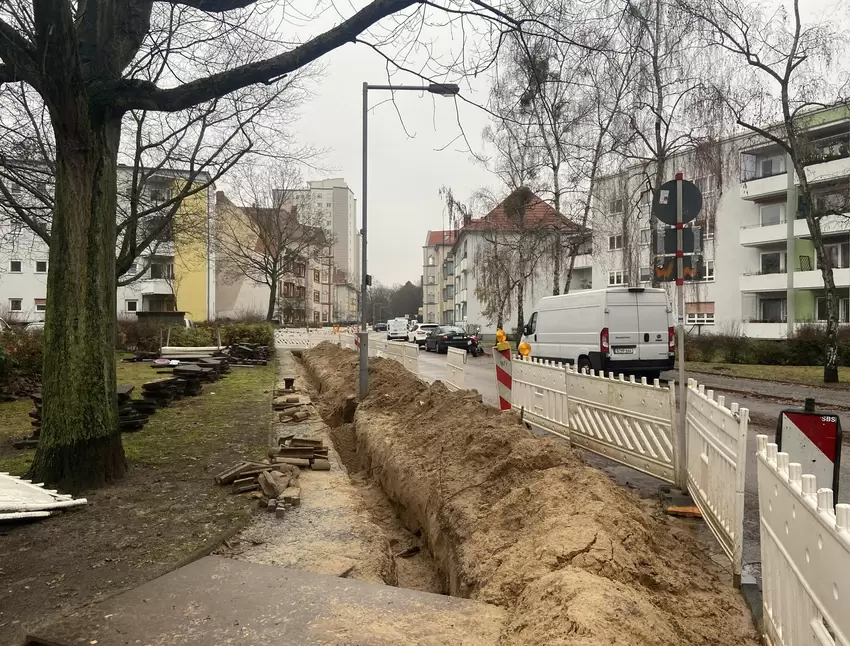 Es wird gearbeitet: Neue Leitungen für die Pirmasenser Straße.
