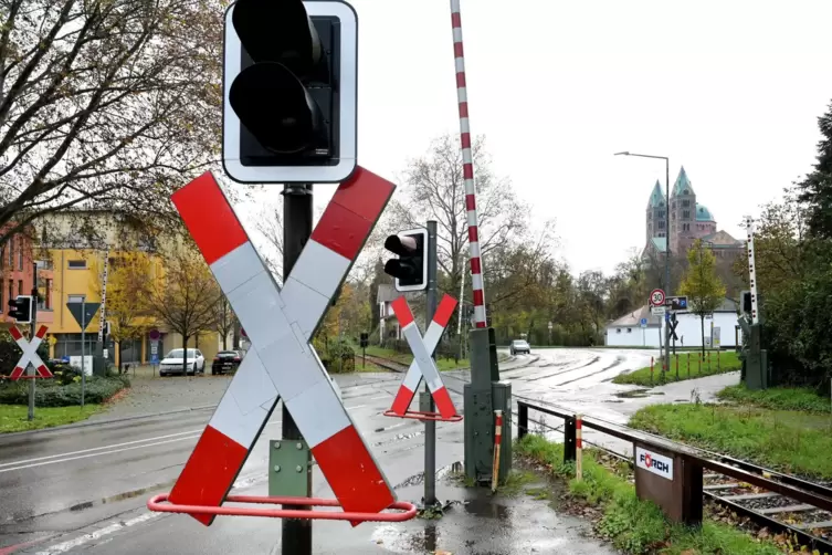 &bdquo;Stra&szlig;enbau und &Ouml;PNV-Ausbau schlie&szlig;en sich nicht aus, sondern erg&auml;nzen sich&ldquo;, hei&szlig;t es in der Antwort des Wirtschaftsministerium