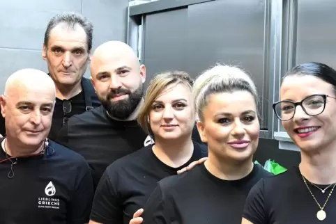 Der „Lieblingsgrieche“ Panagiotis Panagiotidis (Dritter von links) und sein Team. 