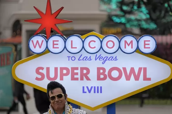 Viva, Las VegasDer 58. Super Bowl nimmt die Zockermetropole in der Wüste von Nevada in Beschlag. Die Stimmung ist prächtig, das Viva, Las VegasDer 58. Super Bowl nimmt die Zockermetropole in der Wüste von Nevada in Beschlag. Die Stimmung ist prächtig, das