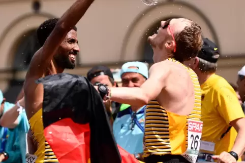 Richard Ringer (rechts) nach dem größten Erfolg seiner Karriere: dem Gewinn des EM-Titels 2022 in München. 
