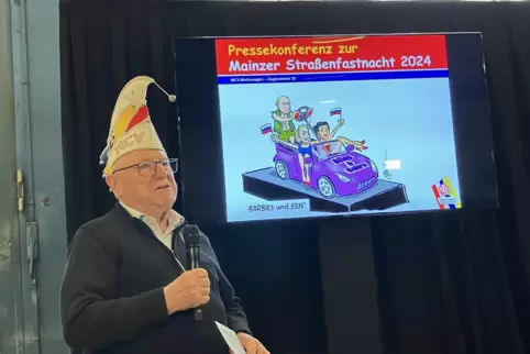 Dieter Wenger stellt das Barbie-Motiv des Rosenmontagszugs 2024 vor - mit Alice Weidel und Sahra Wagenknecht, deren Auto von Put