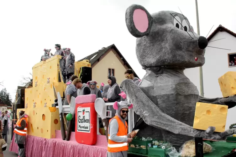S&uuml;dpf&auml;lzer Faschingsfreunde lassen die M&auml;use los. 