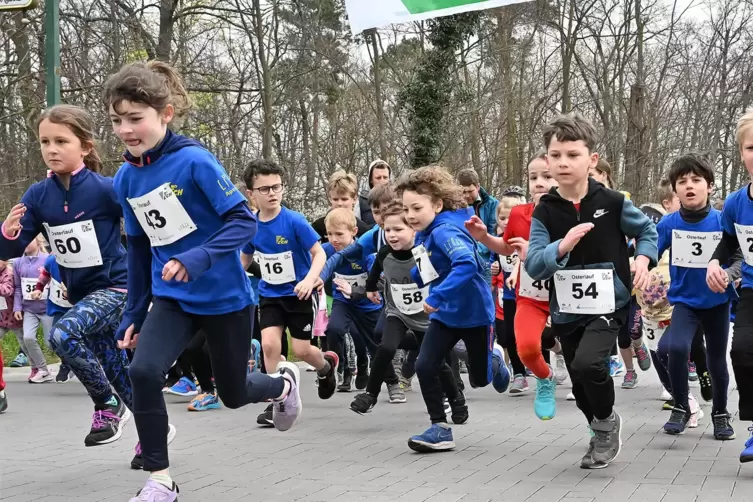 Die Bambini (hier im Rennen 2023) starten am 30. März um 12.20 Uhr.