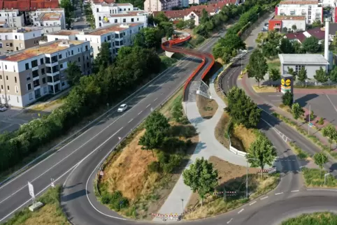 Brücke: Ebenso Teil des Förderprogramms „Sozialer Zusammenhalt“ wie der geplante Spielplatz. 