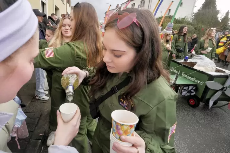 Schmackhafte Tropfen kredenzt: Die Umzugs-Beobachter mussten nicht verdursten. 