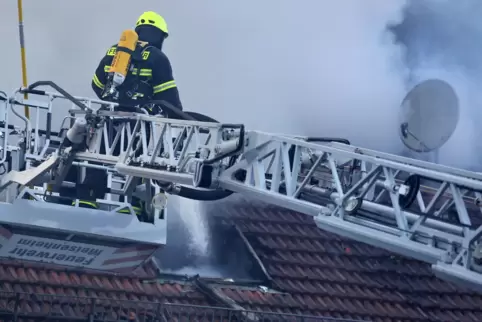 Schwer zu tun: Die Feuerwehr der VG Lauterecken-Wolfstein war bei dem Brand in Wiesweiler am 27. Januar gefordert. Aber auch Bür
