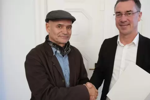 Bei der Verabschiedung: Erster Kreisbeigeordnete Christoph Buttweiler dankte Manfred Sprung. 