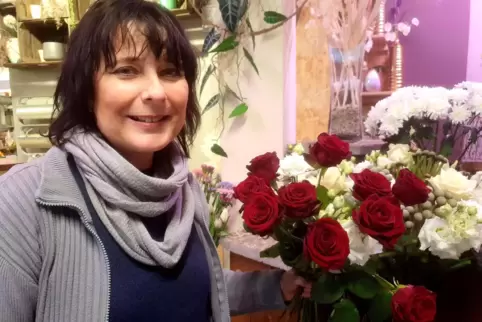 Langstielige Rote Rosen sagen immer etwas aus, weiß Floristin Sabine Jekel. Am Valentinstag sind Rosen immer sehr gefragt, aber 