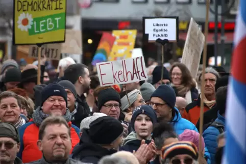 Schon seit einigen Wochen gehen Menschen auf die Straße, um ein Zeichen für Demokratie zu setzen. Anfang Februar bevölkerte Taus