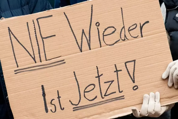 Derzeit finden viele Demonstrationen unter dem Motto „Nie wieder ist jetzt“ statt. Am Freitag auch in Bellheim. 