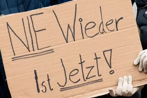 Derzeit finden viele Demonstrationen unter dem Motto „Nie wieder ist jetzt“ statt. Am Freitag auch in Bellheim. 