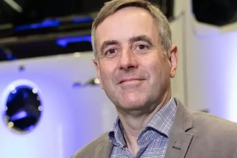 Rainer Müller-Finkeldei ist Chef-Entwickler der Mercedes-Benz Lkw bei DaimlerTruck. Er promovierte in Informatik und Physik.