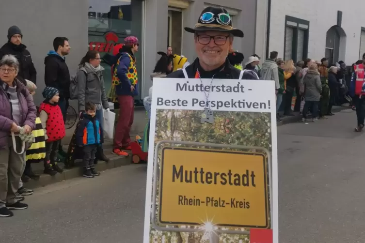 Im Ruhestand bleibt mehr Zeit zum Feiern: Altb&uuml;rgermeister Hans-Dieter Schneider geh&ouml;rte zur Fu&szlig;gruppe der SPD.