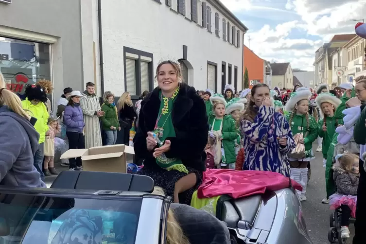 Patricia I. von den Ruchhemer Schlosshogger gab sich mit ihrer Garde die Ehre.