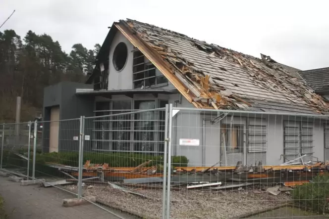 Die VR-Bank lässt die zerstörte Filiale in Bundenthal abreißen und baut an gleicher Stelle ein neues Gebäude.