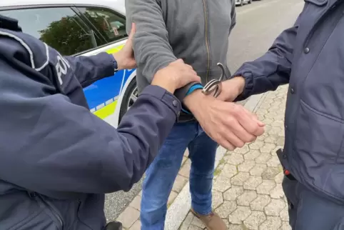 Die Staatsanwaltschaft Zweibrücken hat die vorläufige Verhaftung eines 44-Jährigen aus Ramstein-Miesenbach angeordnet. 