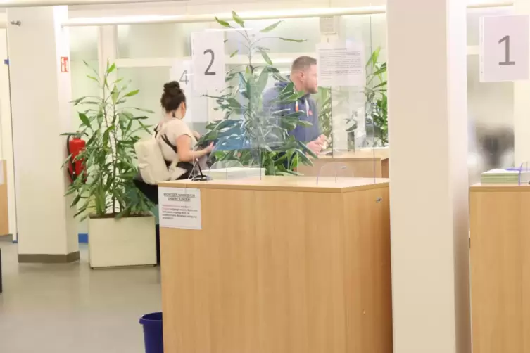 Der n&auml;chste bitte: Fr&uuml;her waren die Warter&auml;ume bei der Zulassungsstelle voll. Mittlerweile m&uuml;ssen B&uuml;rger einen Termin vereinbare