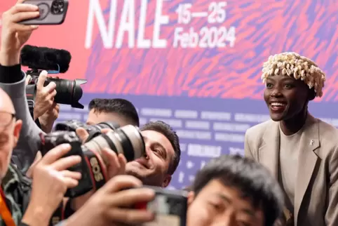 Will vor allem von ihren Kollegen lernen: Berlinale-Jurypräsidentin Lupita Nyong’o, die politische Fragen elegant umschiffte. 