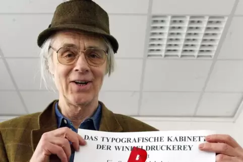 Ein Mann, viele Gedichte: Artur Schütt. Ein Mann, viele Gedichte: Artur Schütt.