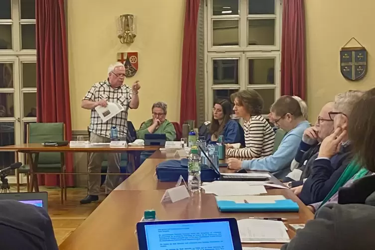 SPD-Fraktionsvorsitzender Hans-Erich Sobiesinsky findet deutliche Worte.