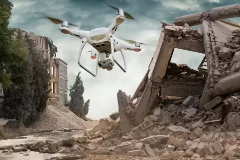 Die vom Fraunhofer-Institut entwickelten Drohnen können typische Schreie oder Klopfgeräusche von verschütteten Menschen wahrnehm