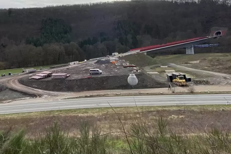 Nächster Schritt beim Bau der Imsweilerer Ortsumgehung: Sind die Arbeiten am Tunnel (rechts oben) fertiggestellt, wird der Ansch