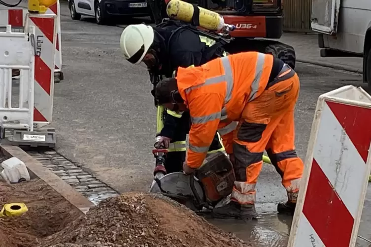 Schlauch und Strahlrohr kamen nur zu K&uuml;hlzwecken zum Einsatz. 