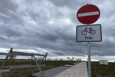 Das Baugebiet in Mörzheim ist erschlossen. Verkehrsschilder stehen auch noch. 