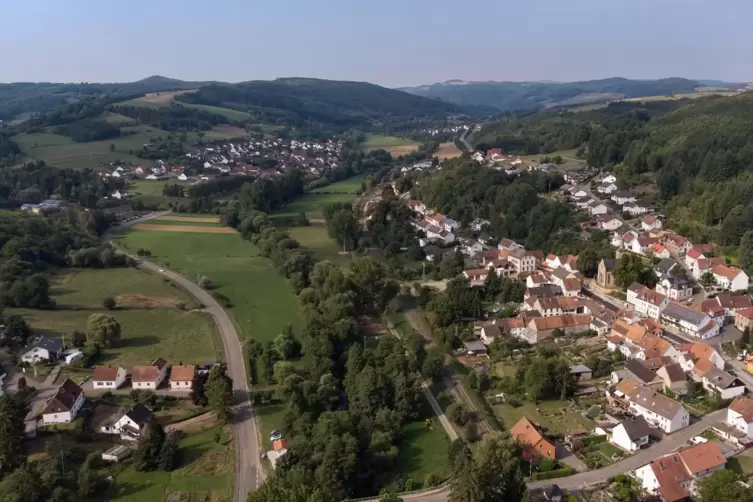 Luftaufnahme von St. Julian mit den Ortsteilen Gumbsweiler (links) und Eschenau. 