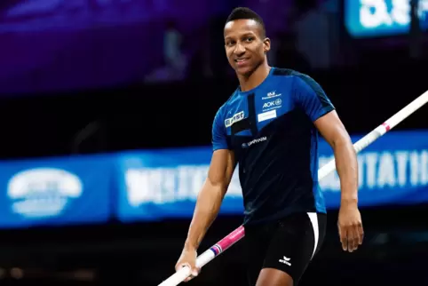 Der alte „Job“: Stabhochspringer Raphael Holzdeppe schaffte unlängst beim Istaf-Meeting in Düsseldorf 5,55 Meter und liegt damit Der alte „Job“: Stabhochspringer Raphael Holzdeppe schaffte unlängst beim Istaf-Meeting in Düsseldorf 5,55 Meter und liegt damit