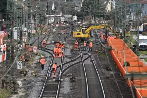 Diverse Baustellen im Netz der Deutschen Bahn erfordern zeitraubende Umleitungen. 