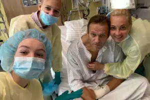 Alexej Nawalny hat dieses Selfie 2020 auf Instagram veröffentlicht. Es zeigt (von links) seine Tochter Daria, seinen Sohn Zahar, Alexej Nawalny hat dieses Selfie 2020 auf Instagram veröffentlicht. Es zeigt (von links) seine Tochter Daria, seinen Sohn Zahar,