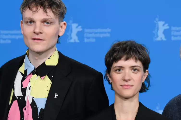 Spielen die Widerstandsk&auml;mpfer Hans und Hilde Coppi: Johannes Hegemann und Liv Lisa Fries. 