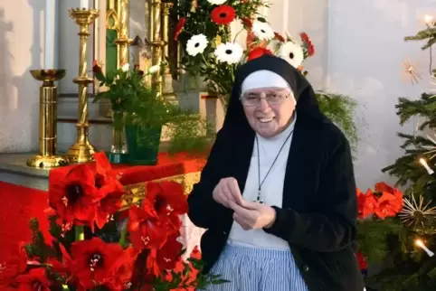 Kümmerte sich während ihrer Zeit in Harthausen unter anderem als Sakristanin um den Blumenschmuck in der Kirche: Schwester Irmtr