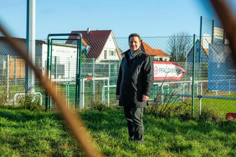 Stillstand: Als dieses Bild im Jahr 2022 gemacht wurde, hoffte Frank Rüttger, dass der Bau der Grundschule in Kirchheim 2024 beg