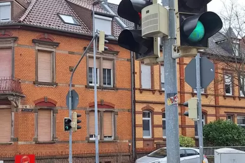 Bei dieser Ampel-Schaltung kam es zum Unfall: die Kreuzung von Sausenheimer Straße und Kreuzerweg. 