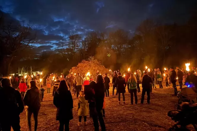 Die Winterverbrennung in Olsbrücken auf dem Oberberg geht auf eine 30-jährige Tradition zurück.