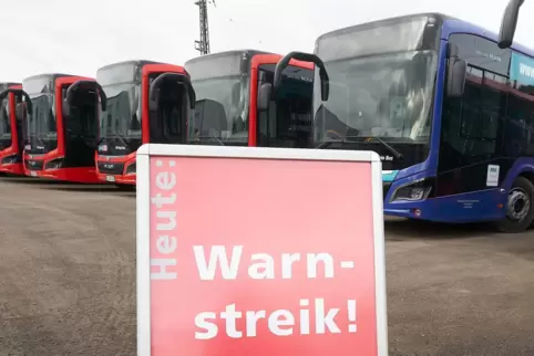 Die Busse privater Unternehmen sollen wieder stillstehen. 