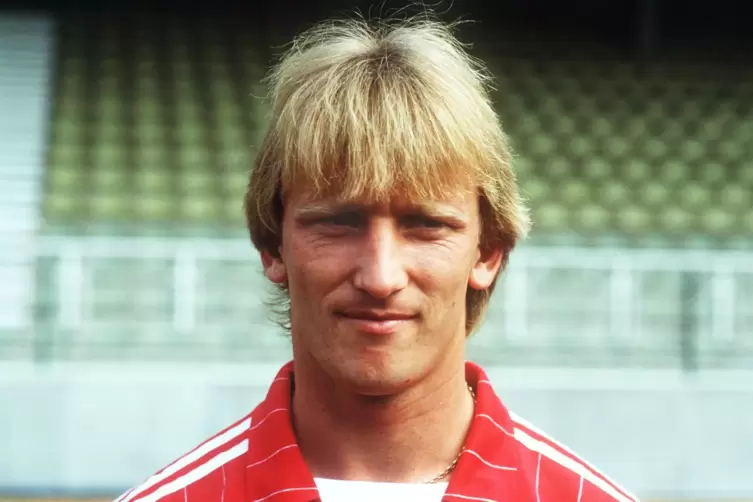Der junge Andreas Brehme 1982 als Verteidiger des FCK. 