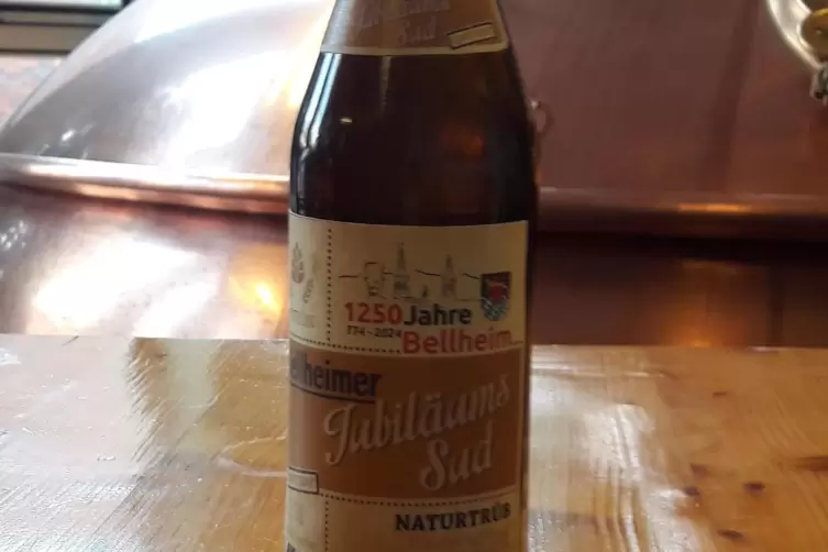 Gibt es bisher nur als Muster: die Flasche mit dem &bdquo;Jubil&auml;ums Sud&ldquo;, der voraussichtlich ab Anfang April verkauft wird.