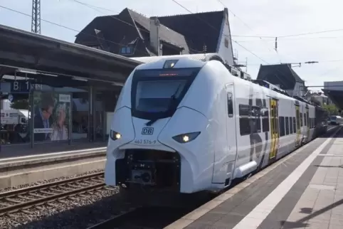 Die S-Bahn-Linie S6, die normalerweise Mannheim, Ludwigshafen und Frankenthal mit Mainz verbindet, fährt während der Streckenspe