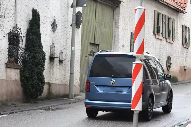 Die Verkehrsbelastung in Herxheim hat durch die Sperrung umliegender Straßen zugenommen, berichten Anwohner. 