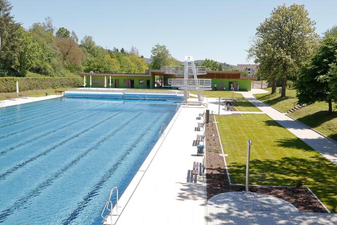 Um diese Saison in Winnweiler schwimmen zu gehen, müssen Erwachsene für die Tageskarte fünf Euro zahlen, zuvor waren es 3,20 Eur
