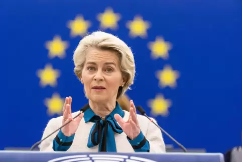„Wir müssen Putins Kriegsmaschinerie weiter schwächen“, sagte EU-Kommissionspräsidentin Ursula von der Leyen. 