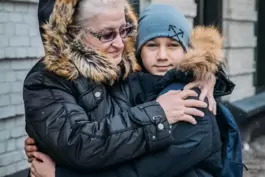 Sascha ist wieder in der Ukraine bei seiner Großmutter. Von seiner Mutter fehlt jede Spur.