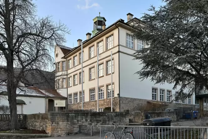 Bei Sanierungsarbeiten wurde am Käthe-Kollwitz-Gymnasium eine Alarmierungsleitung durchtrennt – mit gravierenden Folgen. Bei Sanierungsarbeiten wurde am Käthe-Kollwitz-Gymnasium eine Alarmierungsleitung durchtrennt – mit gravierenden Folgen.