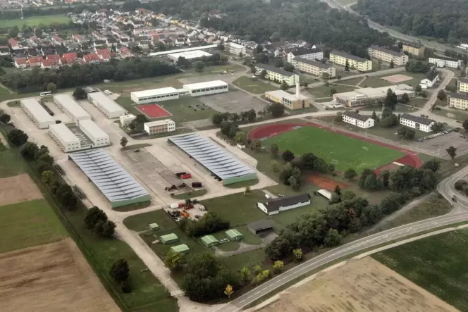 Kurpfalzkaserne: Die Stadt plant Kosten zum Erwerb des Technik-Teils grob ab dem Sportplatz bis zum linken Bildrand in ihrem Hau