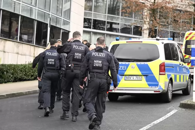 Polizisten in Wuppertal im Einsatz.